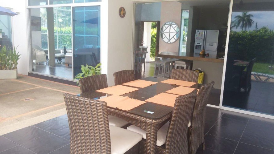 Comedor de nuestra hermosa casa vacacional Ricaurte Cundinamarca Colombia InmobiliariaCol