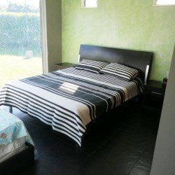 cama de nuestra hermosa casa vacacional Ricaurte Cundinamarca Colombia InmobiliariaCol