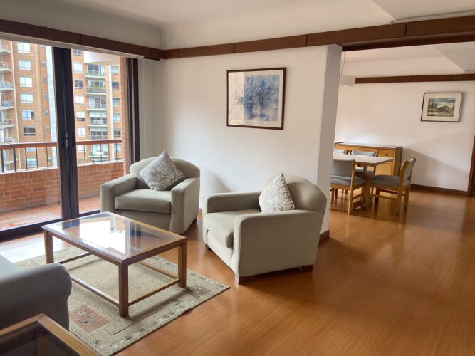 lindo apartamento más balcón InmobiliariaCol